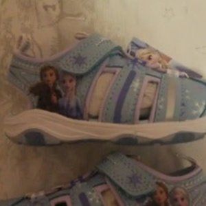 Frozen 2 Anna& Elsa Light up sandals NEW